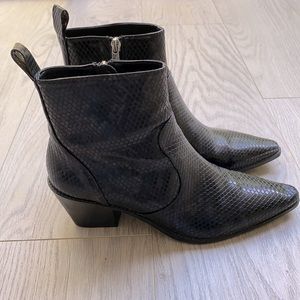 Zara black snakeskin embossed western cowboy ankle boots / booties
